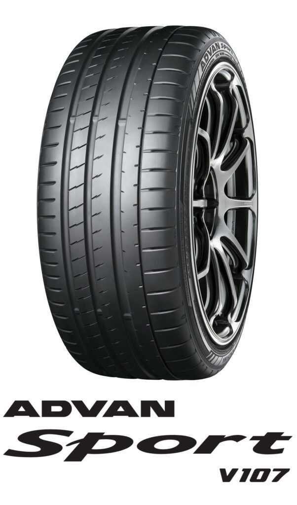 Vista de la banda de rodadura del neumático Advan Sport V107 de Ypkokama