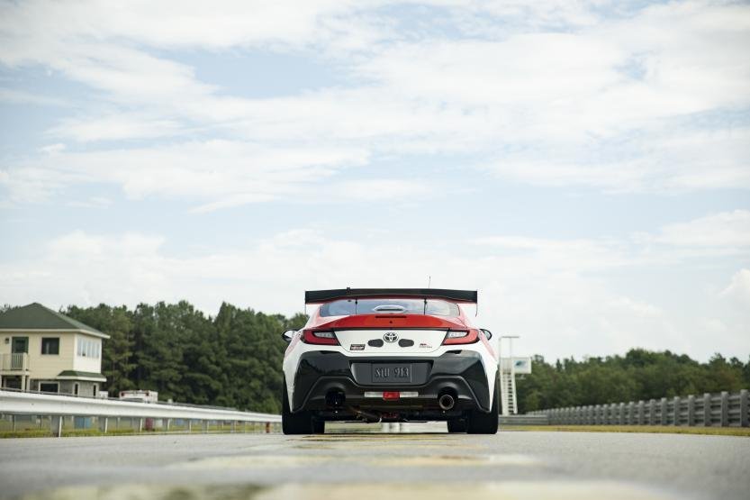 Vista de vehículo con neumáticos Continental en la Copa GR Toyota 2023