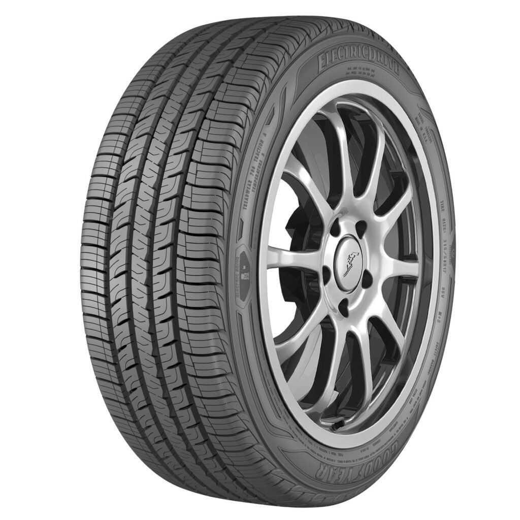 Vista en angulo de neumático Goodyear ElectricDrive en dimension 215-50R17