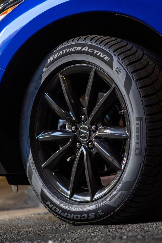 Neumático Pirelli Scorpion WeatherActive todo clima montado en vehículoall-weath