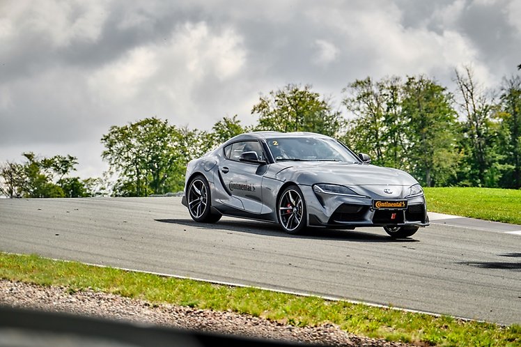 Continental-SportContact-7-on-a-Mercedes