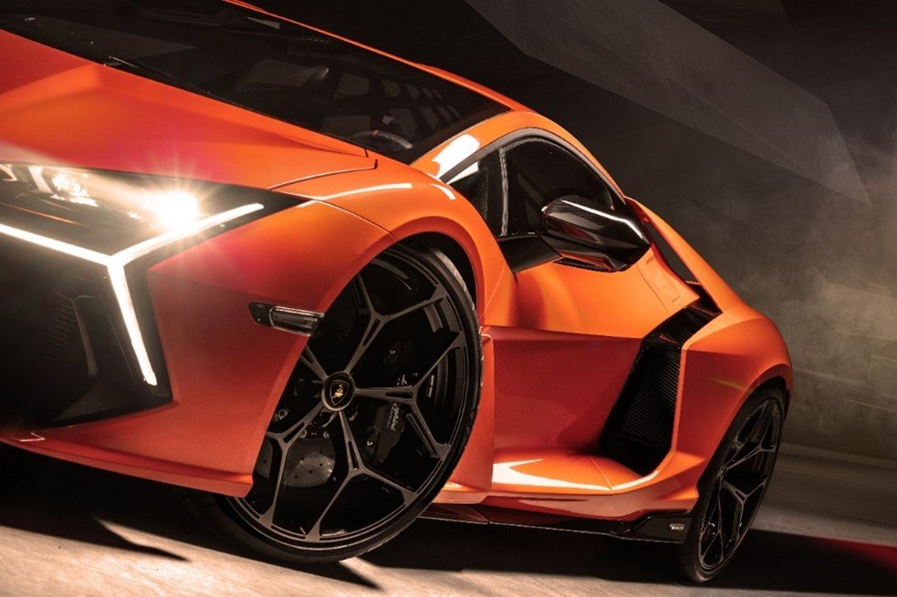 Vista del Lamborghini Revuelto - Lamborghini Revuelto monta Bridgestone